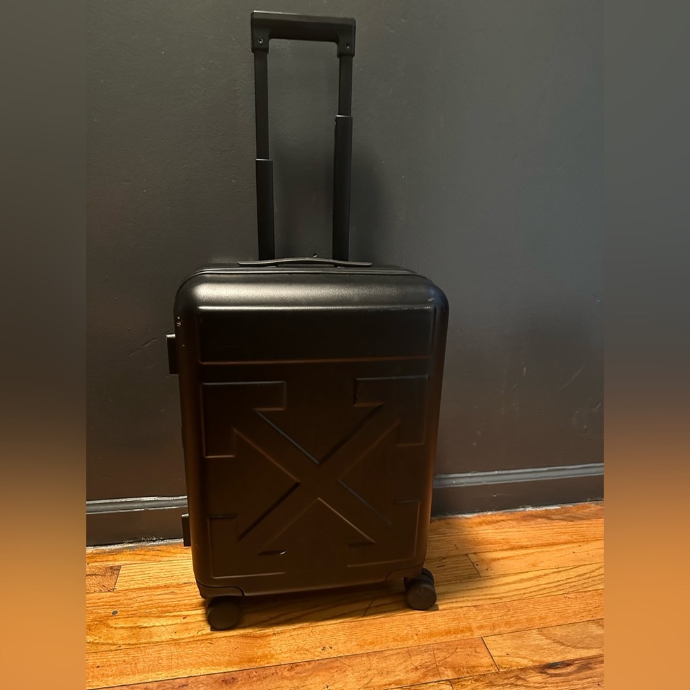 Off-White Carry On